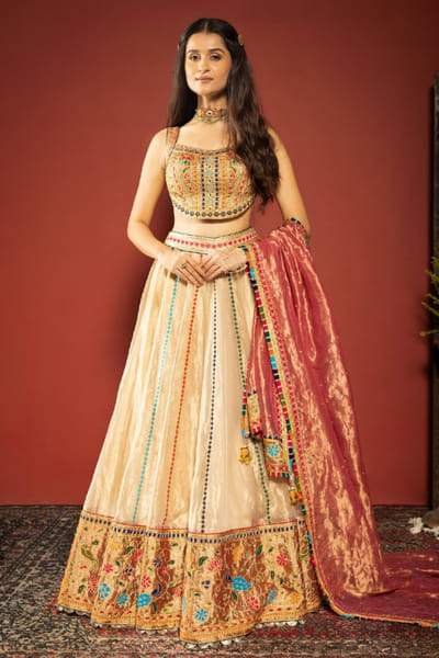 JIVIVA BY Jigvijay & Varsha Gold-pink embroidered Kanjeevaram lehenga set JIVIJUN26D148363