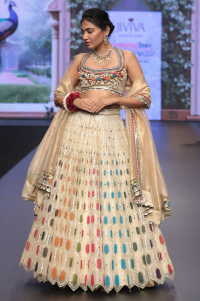 JIVIVA BY Jigvijay & Varsha Off-white patch embroidered lehenga set JIVIJUN26D148365