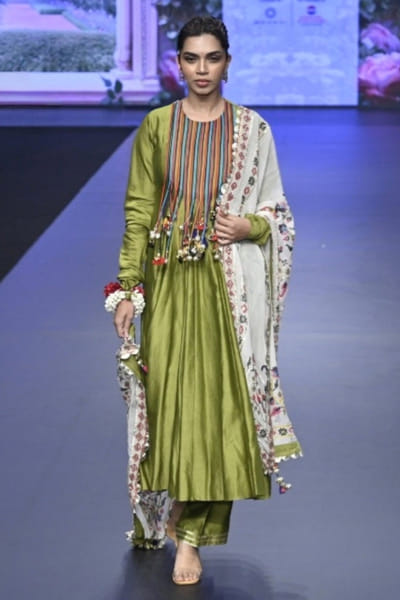 JIVIVA BY Jigvijay & Varsha Green-ivory embroidered patch anarkali set JIVIJUN26D148369