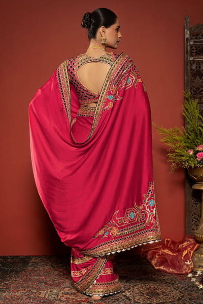 JIVIVA BY Jigvijay & Varsha Red-pink embroidered patch border sari set JIVIJUN26D148358