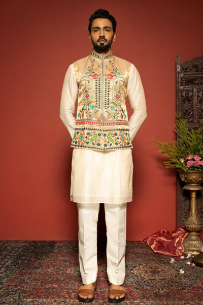 JIVIVA BY Jigvijay & Varsha Ivory patch embroidered Nehru jacket set JIVIJUN26D148370
