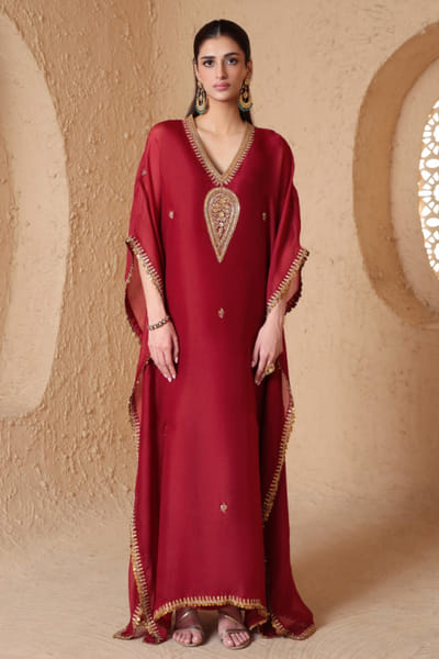 Niti Bothra Maroon zari embroidered kaftan set NITIJUL26D149494