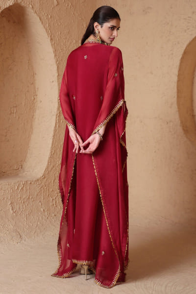 Niti Bothra Maroon zari embroidered kaftan set NITIJUL26D149494