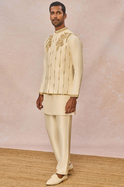 Ivory sequin and dori embroidered bandi set