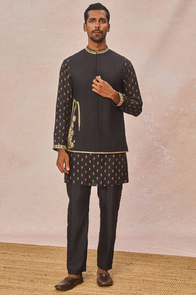 Black sequin and dori embroidered bandi set