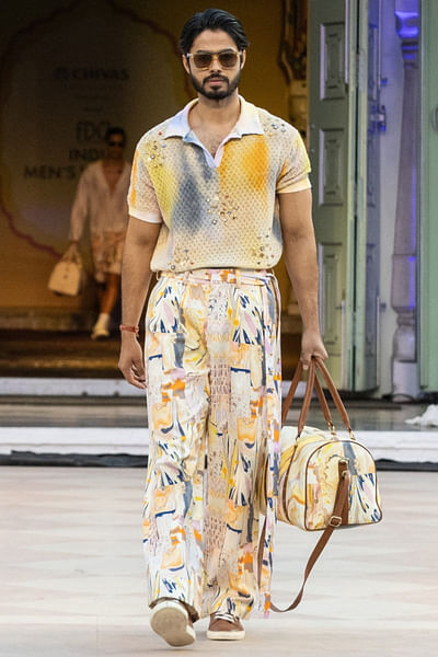Yellow mellow stroke printed t-shirt