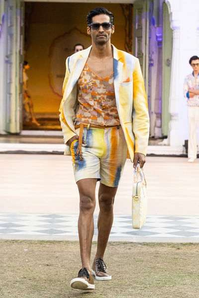 Multicolour stroke printed mesh vest