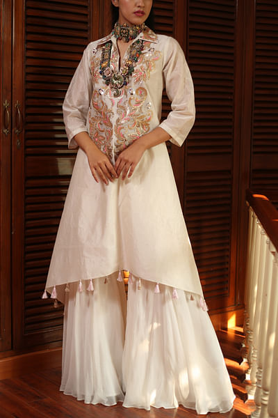 Off-white embellished kurta set