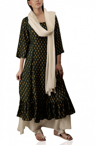 Fish print double layer kurta with off white dupatta and pants