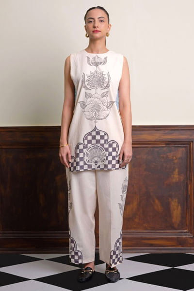 Black and white hand-painted trousers