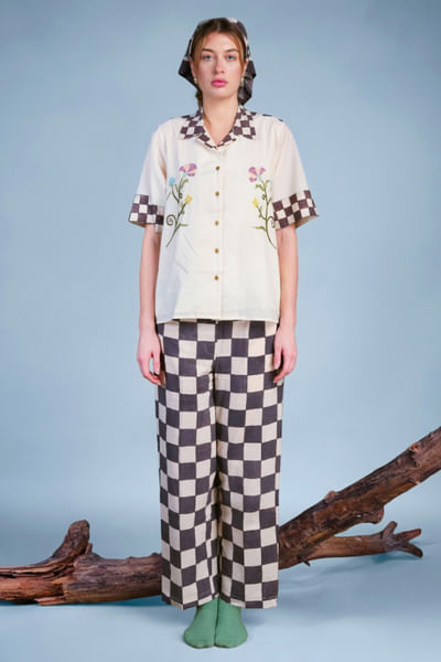 Black and white checks hand-painted trousers