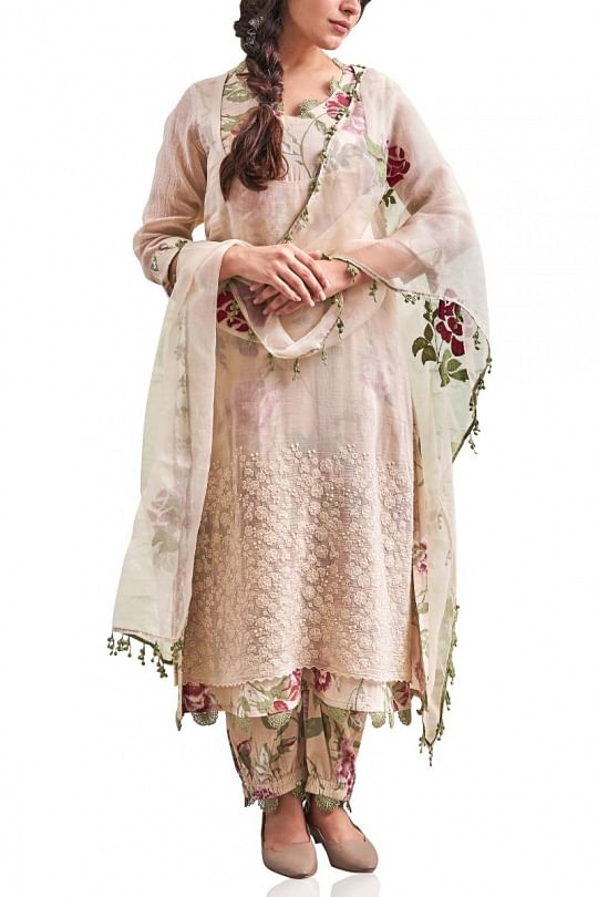 Naaz by Noor