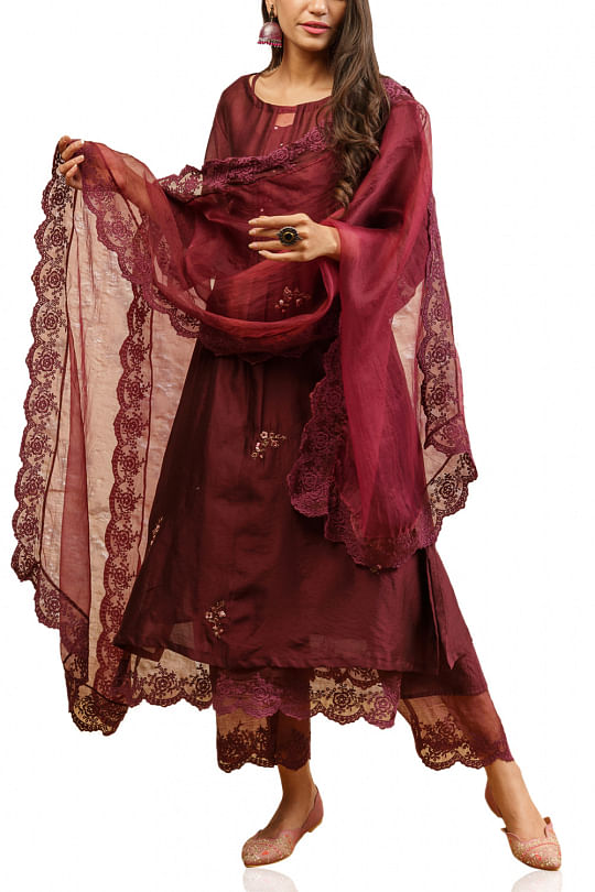 Naaz by Noor