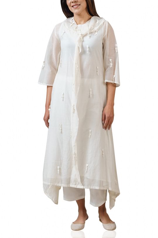Naaz by Noor