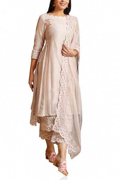 Spray rose embroidered chanderi kurta