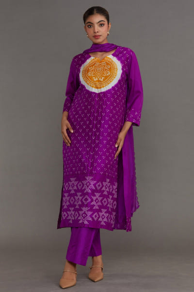 Naina Jain Purple bandhani gota embroidered kurta set NAIMAY26D145193