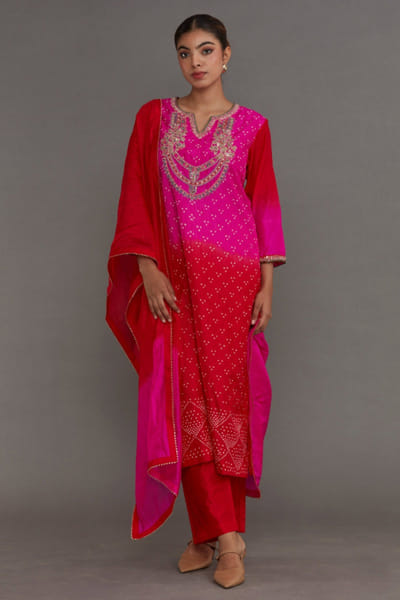 Naina Jain Pink red bandhani gota embroidered kurta set NAINJUN26D148491