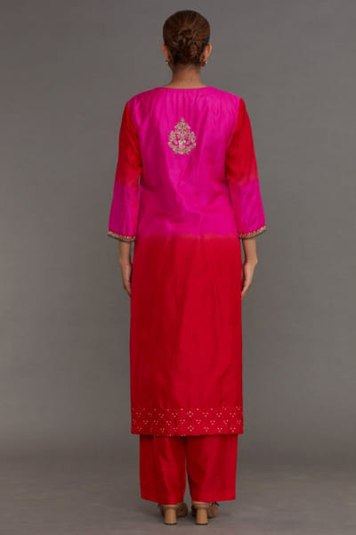 Naina Jain Pink red bandhani gota embroidered kurta set NAINJUN26D148491