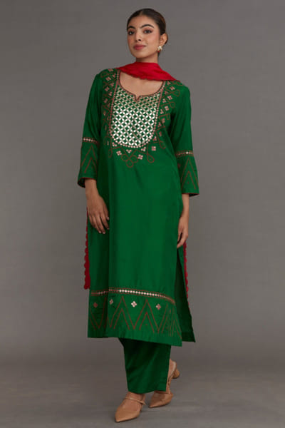 Naina Jain Green bandhani gota embroidered kurta set NAINJUN26D148494