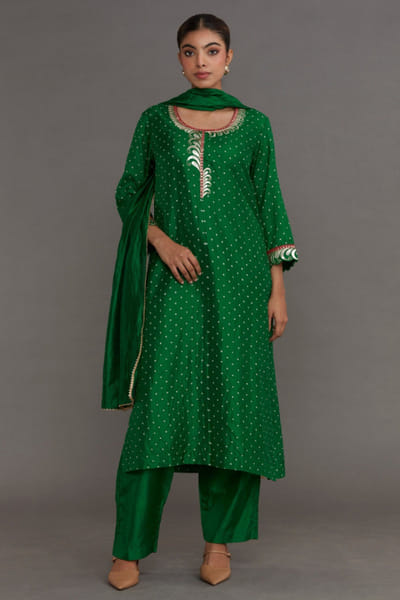 Naina Jain Green bandhani and gota embroidered kurta set NAINMAY26D145191