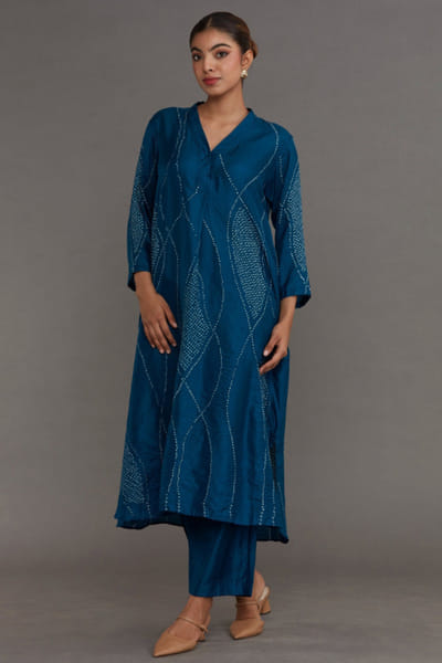 Naina Jain Navy blue bandhani silk kurta set NAINMAY26D145197