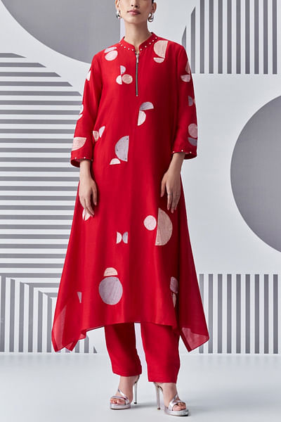 Red circle motif thread work kurta