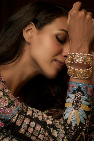 Kiara Jewellry Gold kundan bangles KIARJUN26D147180