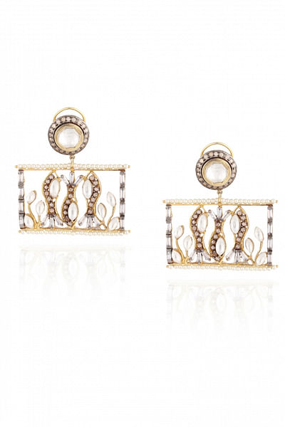 Square-shaped earrings