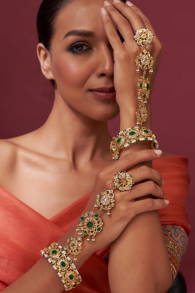 Kiara Jewellry Green stone gold plated haathphool KIARJUN26D147191