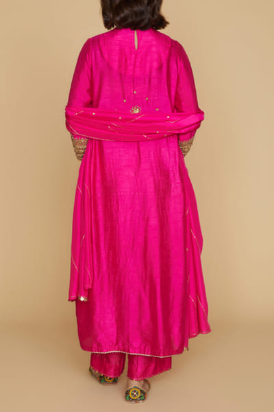 Niti Bothra Pink embellished kurta set NITNOV2205