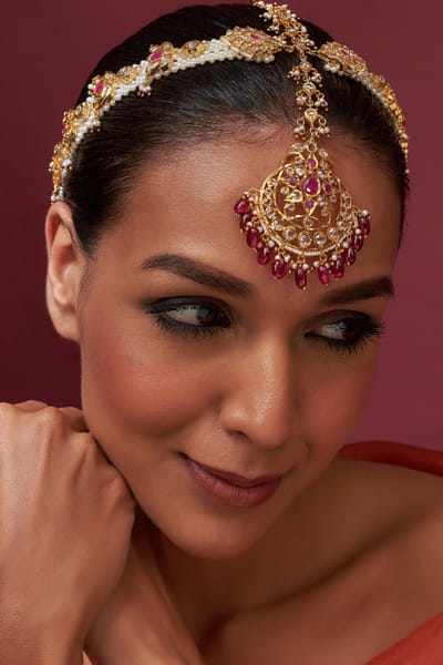 Kiara Jewellry Red stone embellished kundan polki mathapati KIARJUN26D147194