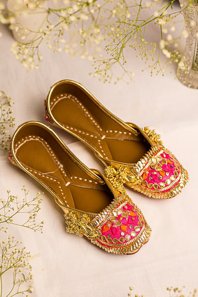 Gold and pink floral gota patti-bead juttis