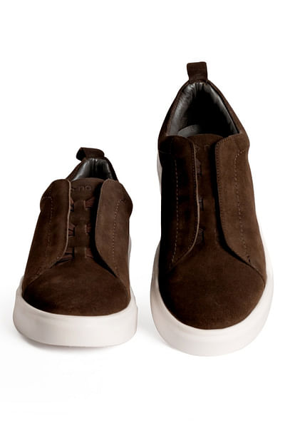 Chestnut suede sneakers