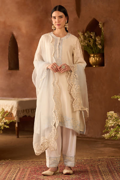 Sheetal Batra Daisy ivory and blue embroidered kurta set SHEEMAY26D144670