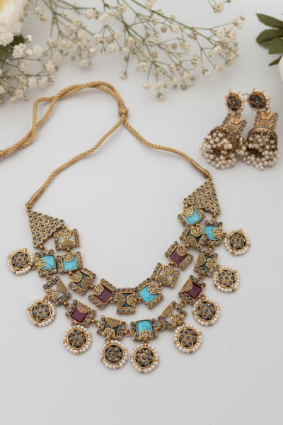 Gold gemstones necklace set