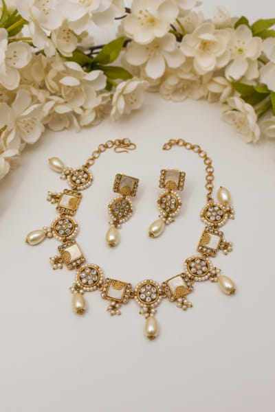 White Mother of Pearl necklace set