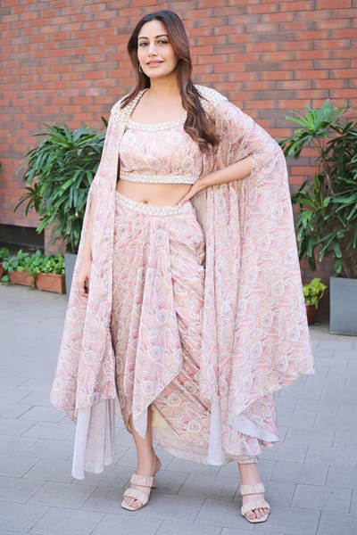 Nidhika Shekhar Beige paisley print cape set NISSEPT23006