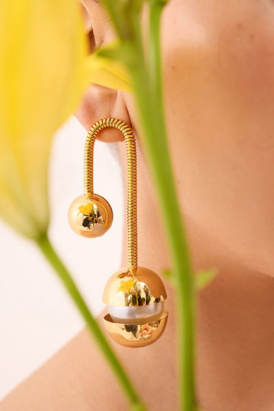 Gold round pearl coil spring earrings
