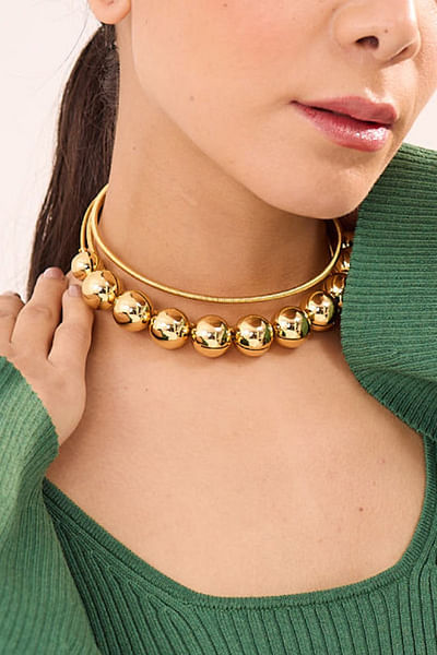 Gold round coil spring layered choker