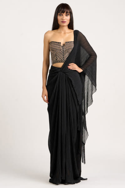 Black crinkle concept sari