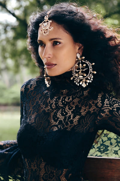 Rose gold pearl encrusted mang tikka