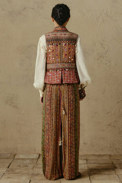 OTT By Tarun Tahiliani Multicoloured rabari print pleated pants OTTBJUN26D147365
