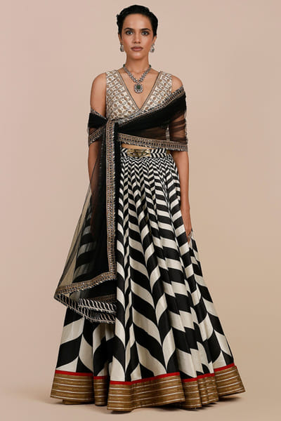 JJV.Kapurthala By JJ Valaya Black and ivory zari embroidered skirt set JJVOCT25D236818