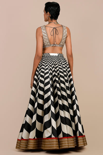 JJV.Kapurthala By JJ Valaya Black and ivory zari embroidered skirt set JJVOCT25D236818