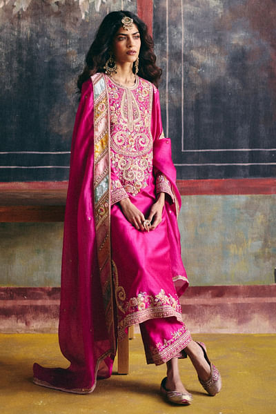 Fucshia pink embroidered kurta set