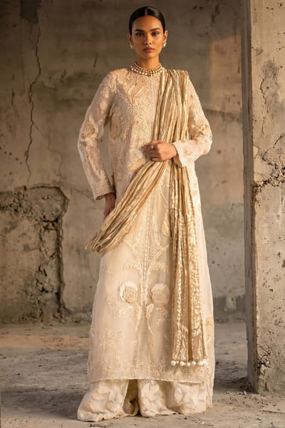 Sana Safinaz Ivory embossed pleated long kurta set SANAJUL26D150001