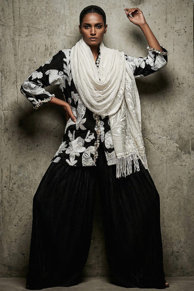 Sana Safinaz Black and white applique embroidered kurta set SANAJUL26D150006