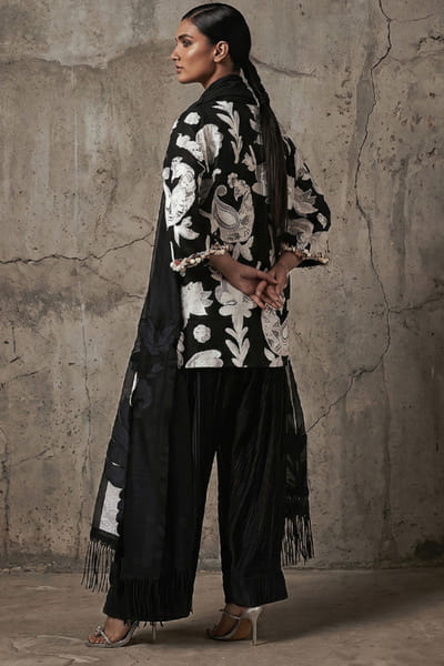 Sana Safinaz Black and white applique embroidered kurta set SANAJUL26D150006