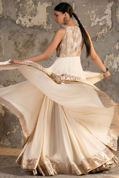 Sana Safinaz Ivory embroidered peshwas set SANAJUL26D150009