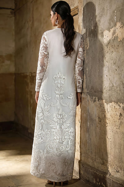 Sana Safinaz White textured floral embroidered kurta SANAAUG26D153589